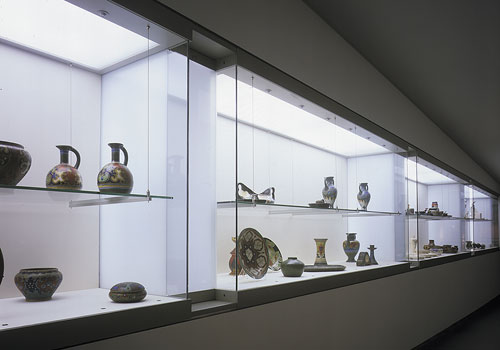 Anti-reflective glass